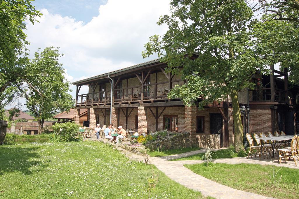 Hotel Areal Botanika Unhošť Exterior foto